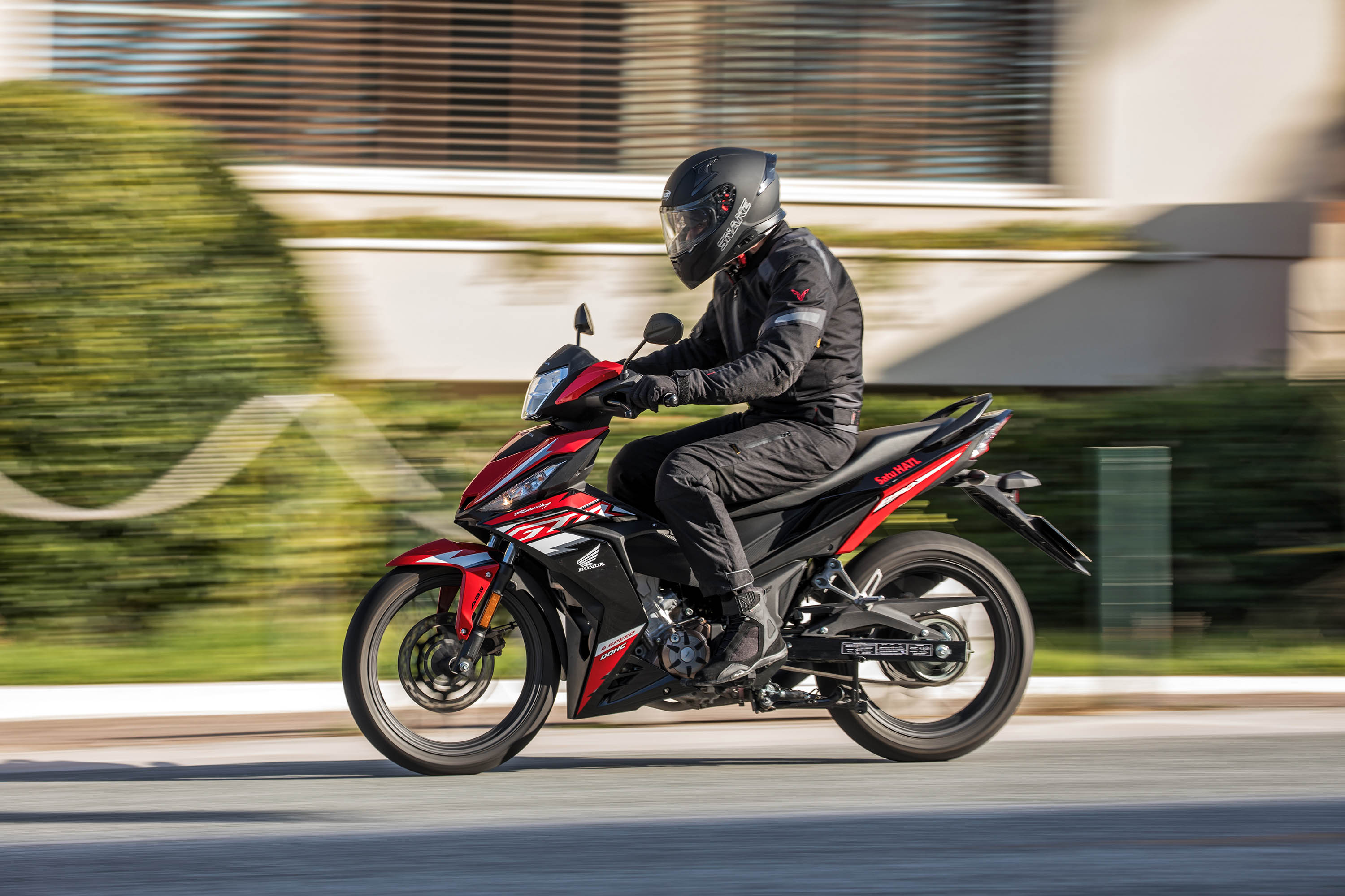 Honda_Supra_GTR_150_action_city_002