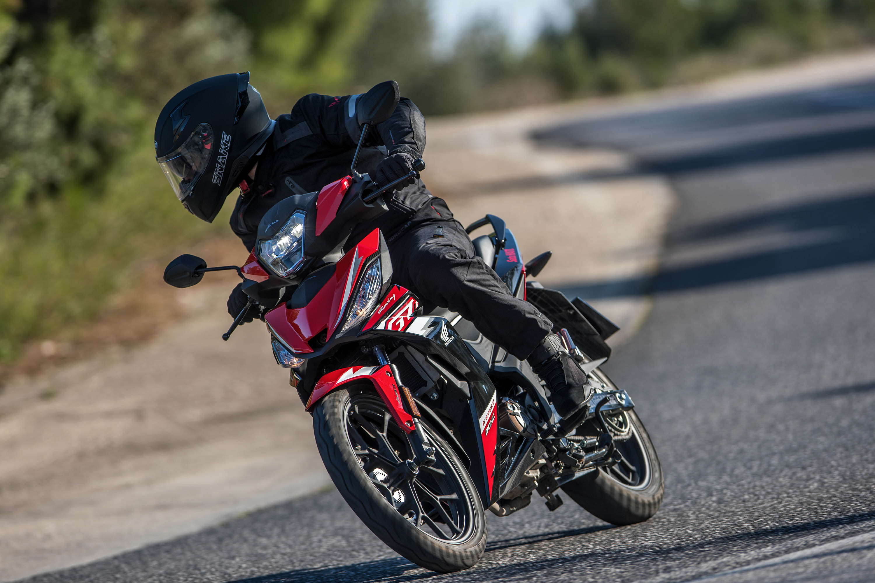 Honda_Supra_GTR_150_action_road_020