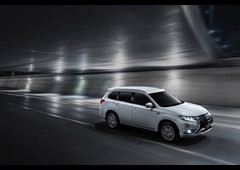 MITSUBISHI OUTLANDER PHEV_