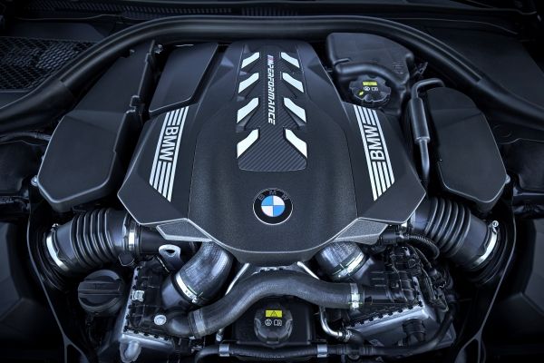 P90343257_lowRes_the-new-bmw-m850i-xd