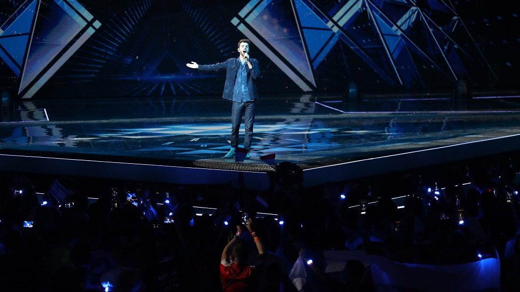 epa07583003 Winner of the 2019 Eurovision Song Contest Duncan Laurence of The Netherland performs at the end of the Grand Final of the 64th annual Eurovision Song Contest (ESC) at the Expo Tel Aviv, in Tel Aviv, Israel, 18 May 2019. EPA/ABIR SULTAN