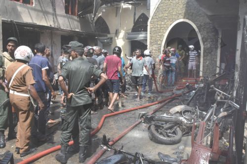 epa07518955 Locals and police gather at the Secon church Batticalova central road in Colombo, Sri Lanka, 21 April 2019. According to the news reports at least 138 people killed and over 400 injured in a series of blasts during the Easter Sunday service at St Anthony's Church in Kochchikade, Shangri-La Hotel and Kingsbury Hotel with many more places. EPA/M.A. PUSHPA KUMARA