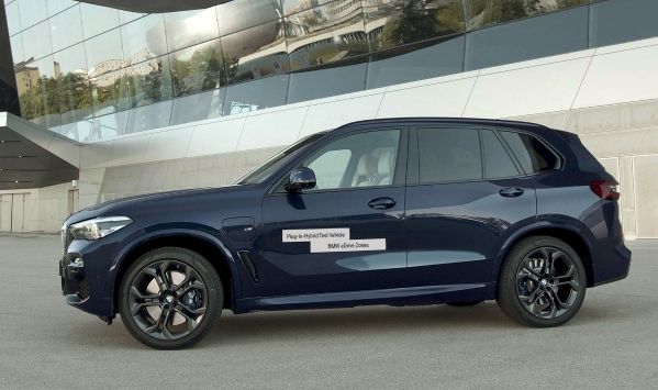 P90353794_lowRes_bmw-plug-in-hybrid-v