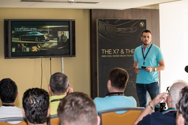 P90357901_lowRes_the-x7--the-7-bmw-cs